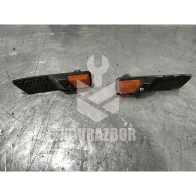 Повторитель на крыло Volvo 440 1992-1994