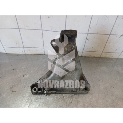 Кронштейн двигателя правый VW Passat B5 96-00