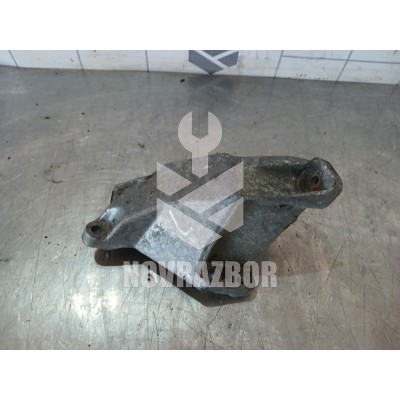 Кронштейн опоры двигателя VW Passat B5 96-00