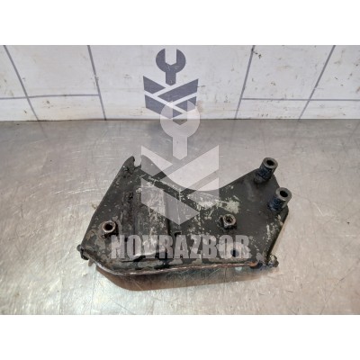 Кронштейн двигателя передний VW Passat B5 96-00