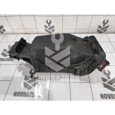 Корпус блока предохранителей Opel Corsa C 2000-2006