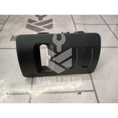 Накладка (кузов внутри) Renault Clio 3  2005-2012