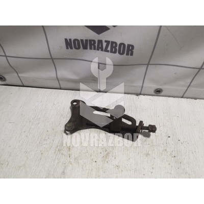 Кронштейн ролика-натяжителя руч. ремня Mazda 626 (GE) 1992-1997 Кронштейн ролика-натяжителя руч. ремня Mazda 626 (GE) 1992-1997