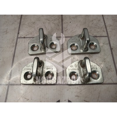 Ответная часть замка двери Renault Clio 3 2005-2012 Ответная часть замка двери Renault Clio 3 2005-2012