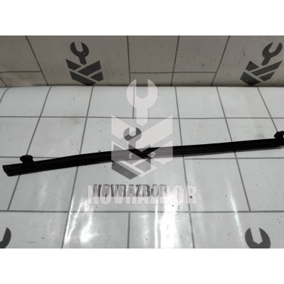 Уплотнитель двери Renault Clio 3  2005-2012