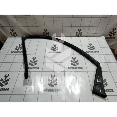 Уплотнитель стекла двери Renault Clio 3  2005-2012