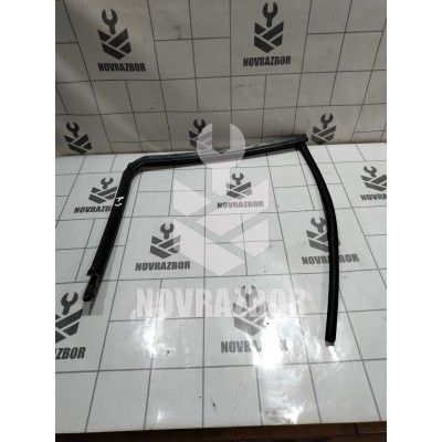 Уплотнитель стекла двери Renault Clio 3  2005-2012