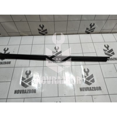 Молдинг стекла Renault Clio 3 2005-2012 Молдинг стекла Renault Clio 3 2005-2012