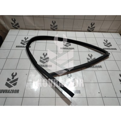 Уплотнитель стекла двери Fiat Albea 2003 + Уплотнитель стекла двери Fiat Albea 2003 +