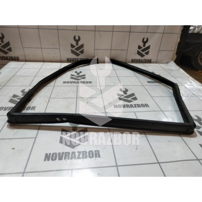 Уплотнитель стекла двери Volvo 440 1992-1994