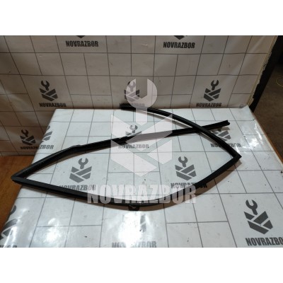 Уплотнитель стекла двери Volvo 440 1992-1994 Уплотнитель стекла двери Volvo 440 1992-1994