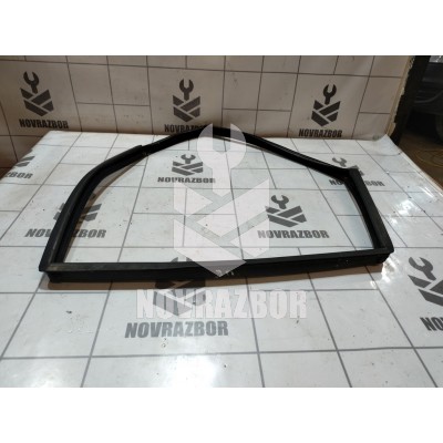 Уплотнитель стекла двери Volvo 440 1992-1994 Уплотнитель стекла двери Volvo 440 1992-1994