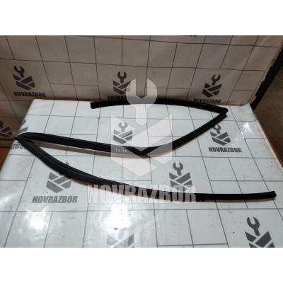 Уплотнитель стекла двери Volvo 440 1992-1994 Уплотнитель стекла двери Volvo 440 1992-1994