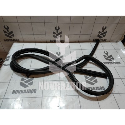 Уплотнитель двери Volvo 440 1992-1994