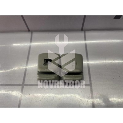 Крючок солнцезащитного козырька Ford Focus 1 1998-2004 Крючок солнцезащитного козырька Ford Focus 1 1998-2004