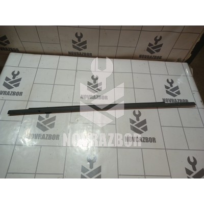 Молдинг стекла Volvo 440 1992-1994