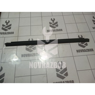 Молдинг стекла Volvo 440 1992-1994