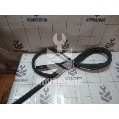 Уплотнитель двери Volvo 440 1992-1994