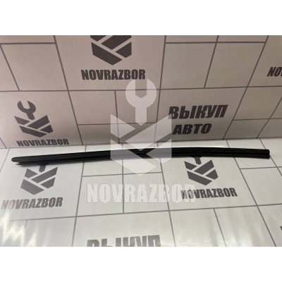 Молдинг стекла Peugeot 307 2001-2008