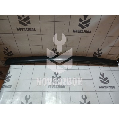 Молдинг заднего бампера центральный VW Passat B5 96-00 Молдинг заднего бампера центральный VW Passat B5 96-00