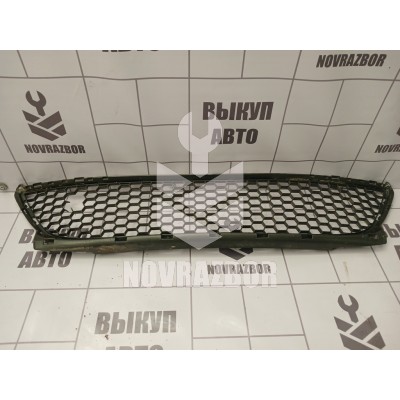 Решетка в бампер центральная Renault Logan 2005-2014