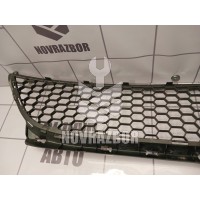 Решетка в бампер центральная Renault Logan 2005-2014