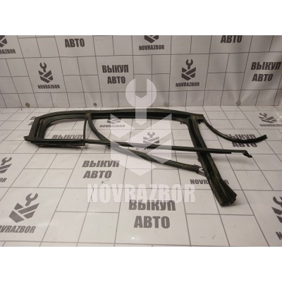 Уплотнитель стекла двери Renault Megane 3 09-16