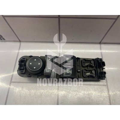 Блок управления стеклоподъемниками Renault Megane 3 09-16