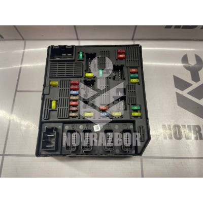 Блок предохранителей Renault Megane 3 09-16