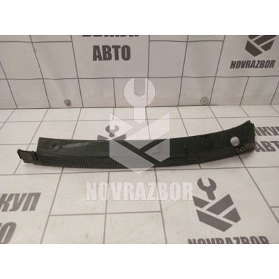 Решетка стеклоочистителя Audi 80 90 B3 86-91 Решетка стеклоочистителя Audi 80 90 B3 86-91