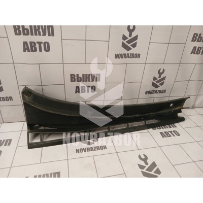 Решетка стеклоочистителя Audi 80 90 B3 86-91 Решетка стеклоочистителя Audi 80 90 B3 86-91