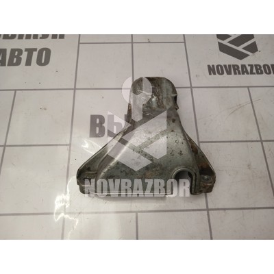 Кронштейн двигателя правый Audi 80 90 B3 86-91 Кронштейн двигателя правый Audi 80 90 B3 86-91