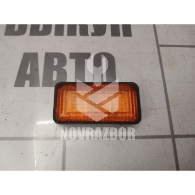 Повторитель на крыло желтый VW Golf 3 Vento 91-97