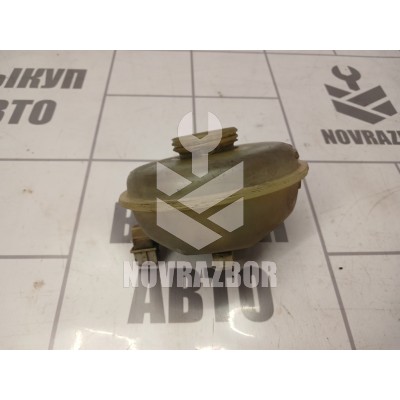 Бачок главного тормозного цилиндра Audi 80 90 B3 86-91 Бачок главного тормозного цилиндра Audi 80 90 B3 86-91