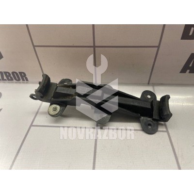 Кронштейн заднего бампера Audi 80  90  B3  86-91