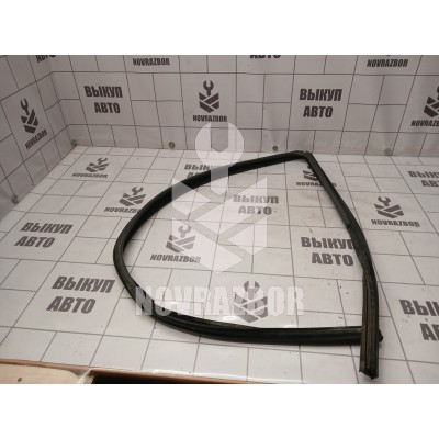 Уплотнитель стекла двери Renault Logan 2005-2014