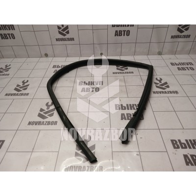 Уплотнитель стекла двери Renault Logan 2005-2014