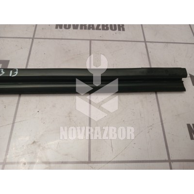 Уплотнитель стекла двери Renault Megane 3 09-16