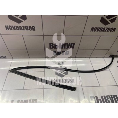 Уплотнитель стекла двери Audi 80 90 B3 86-91 Уплотнитель стекла двери Audi 80 90 B3 86-91