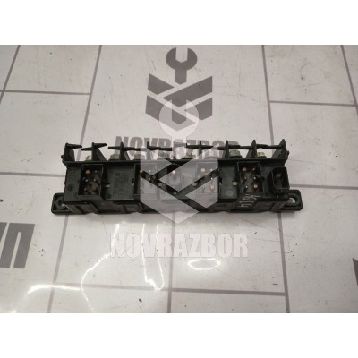 Блок предохранителей Audi A6 (C4) 1994-1997