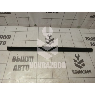 Накладка стекла заднего левого Ford Focus 2 05-08