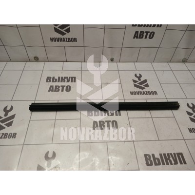 Накладка стекла заднего левого Skoda Yeti 2009-2018