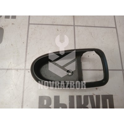 Накладка ручки внутренней Hyundai Elantra 3 00-05 Накладка ручки внутренней Hyundai Elantra 3 00-05