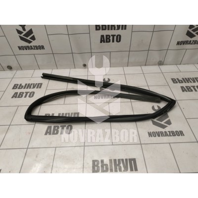 Уплотнитель стекла двери Hyundai Elantra 3  00-05