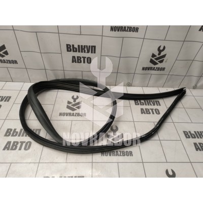 Уплотнитель двери Renault Logan 2 14-18 Уплотнитель двери Renault Logan 2 14-18