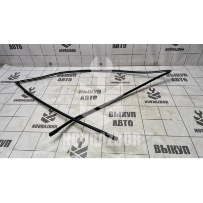 Молдинг лобового стекла Ford Fiesta 2001-2007 Молдинг лобового стекла Ford Fiesta 2001-2007