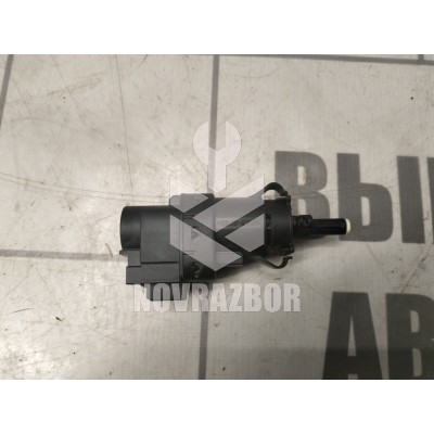 Датчик включения стопсигнала Ford Fiesta 2001-2007 Датчик включения стопсигнала Ford Fiesta 2001-2007