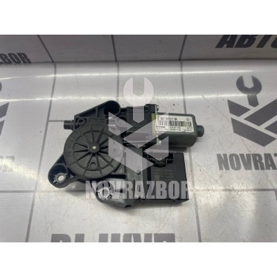 Моторчик стеклоочистителя передний Renault Fluence 10-17