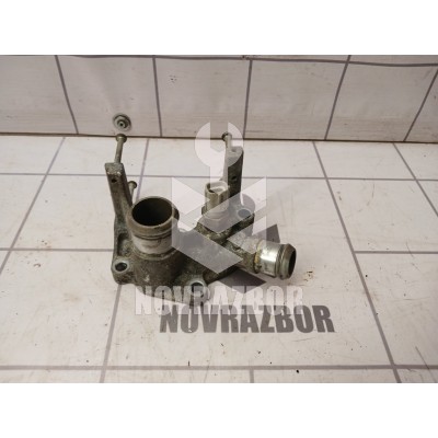 Фланец двигателя системы охлаждения Ford Fiesta 2001-2007 Фланец двигателя системы охлаждения Ford Fiesta 2001-2007