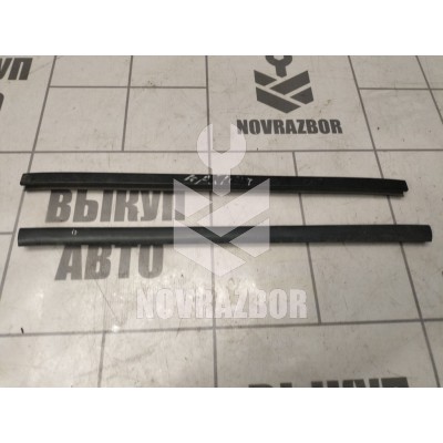 Уплотнитель капота Opel Astra H / Family 2004 >